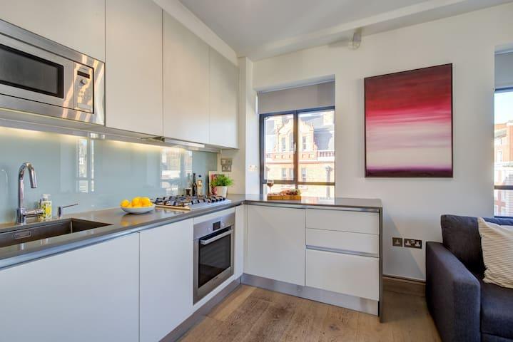 Chic 1BR Central London Retreat3