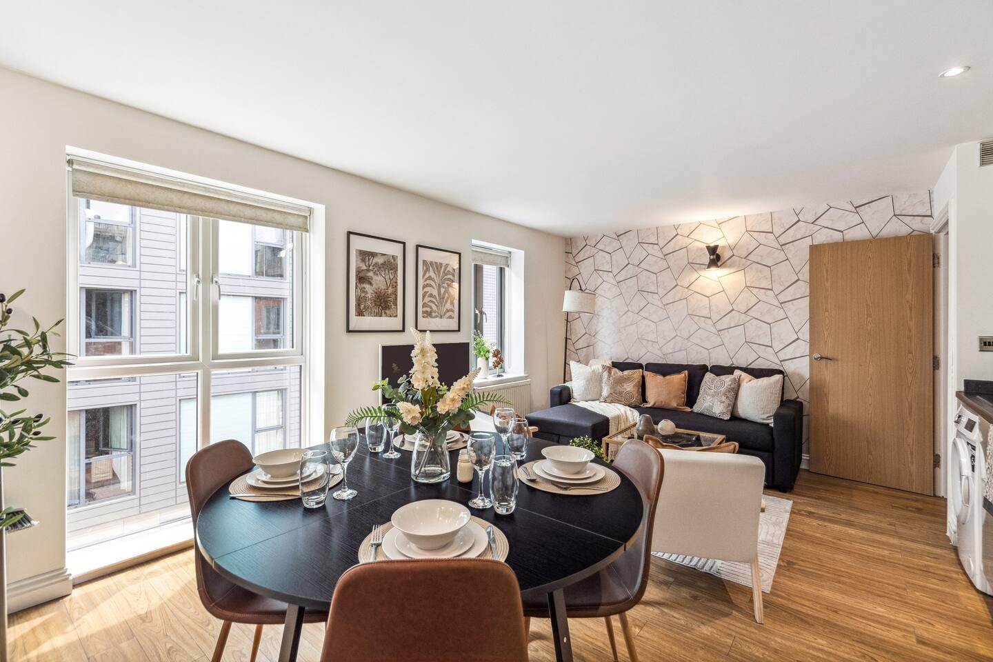 2 Bed Next River Thames fast Access Central London