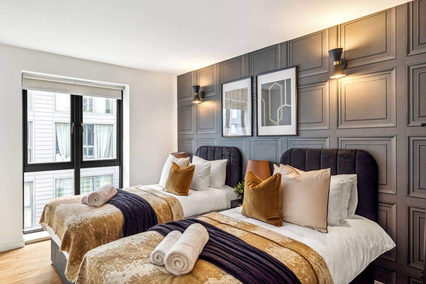 2 Bed Next River Thames fast Access Central London5