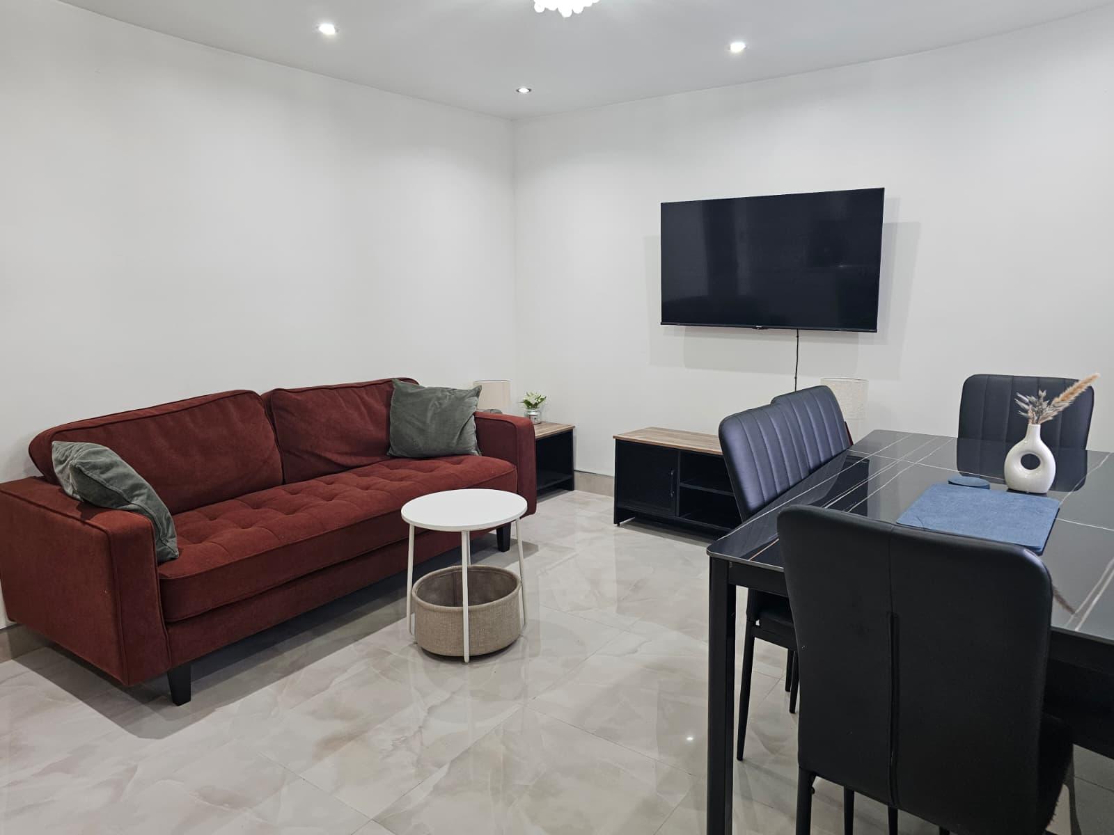 Bright & Stylish 3BR Home Near Manchester Centre