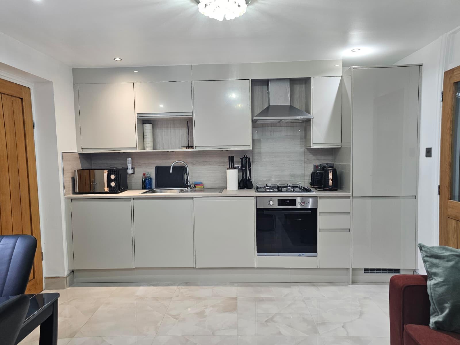 Bright & Stylish 3BR Home Near Manchester Centre3