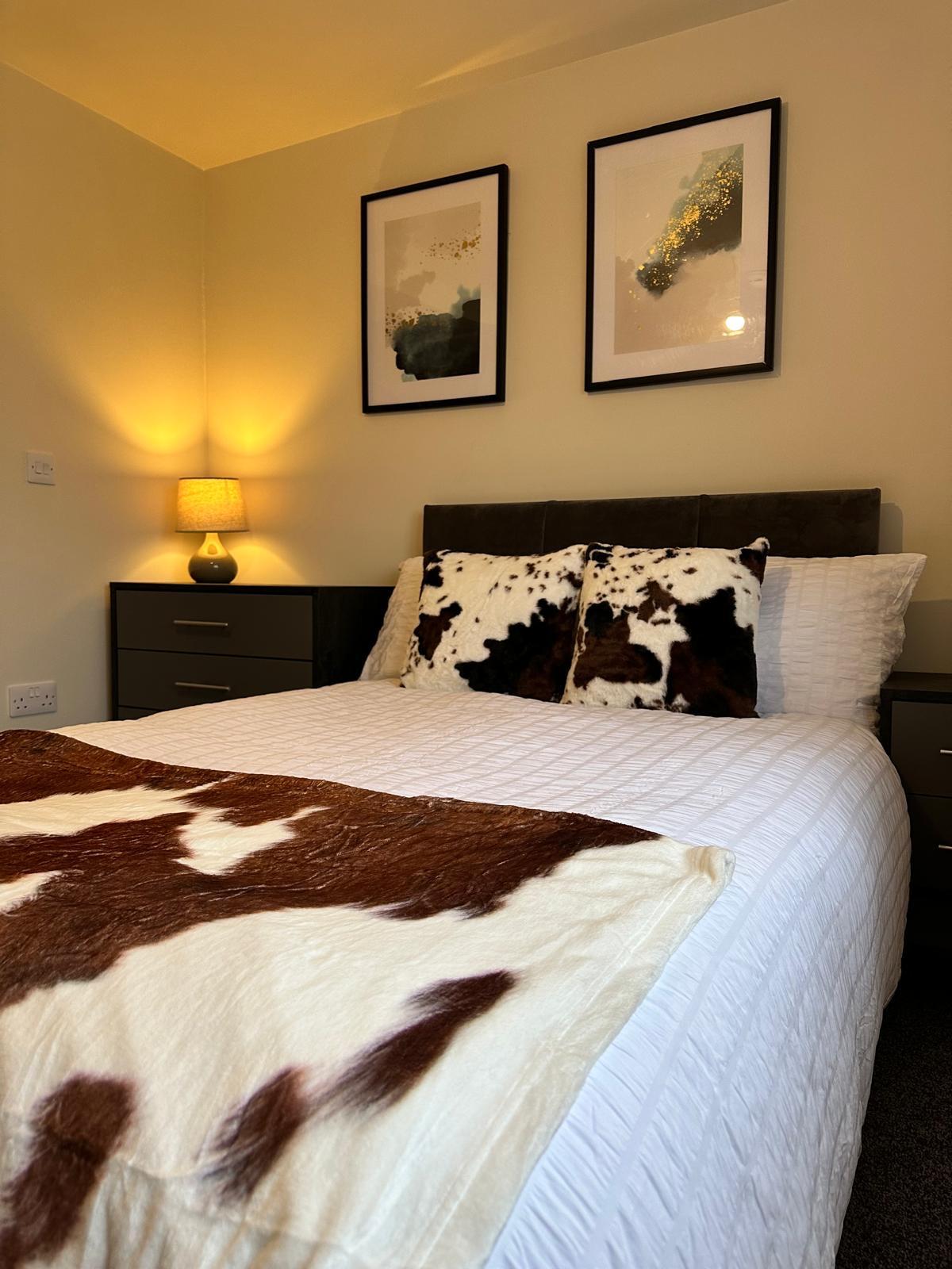 Modern 6 En-Suite Bedroom House Near Salt End.6