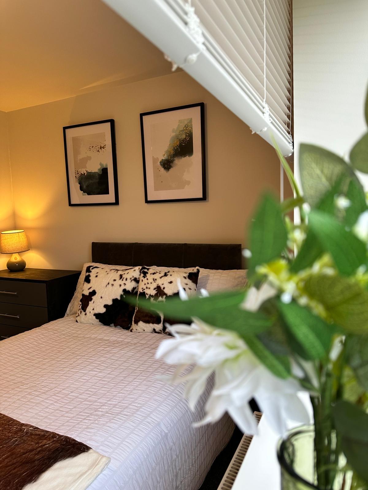 Modern 6 En-Suite Bedroom House Near Salt End.5