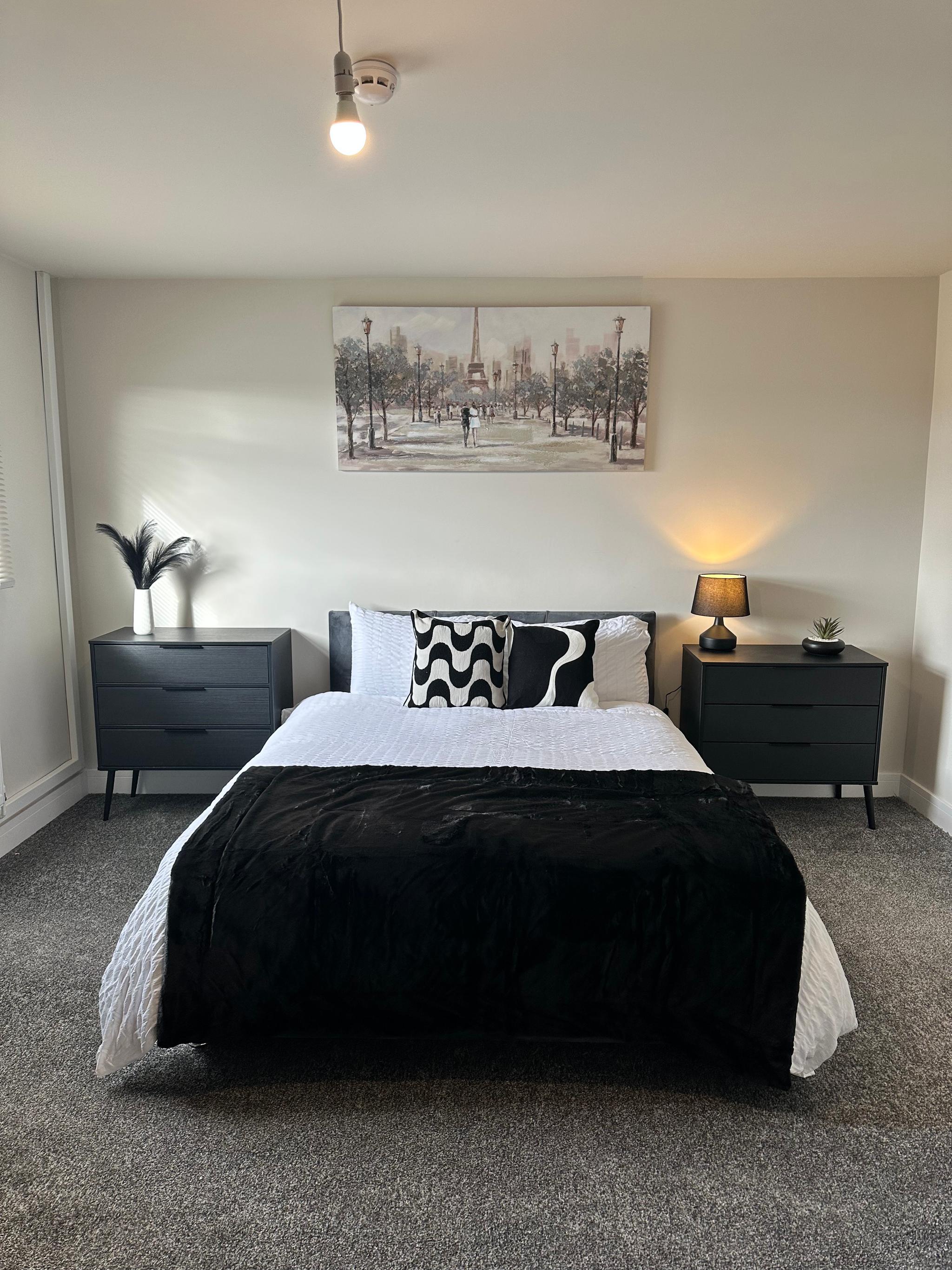 Modern 6 En-Suite Bedroom House Near Salt End.4