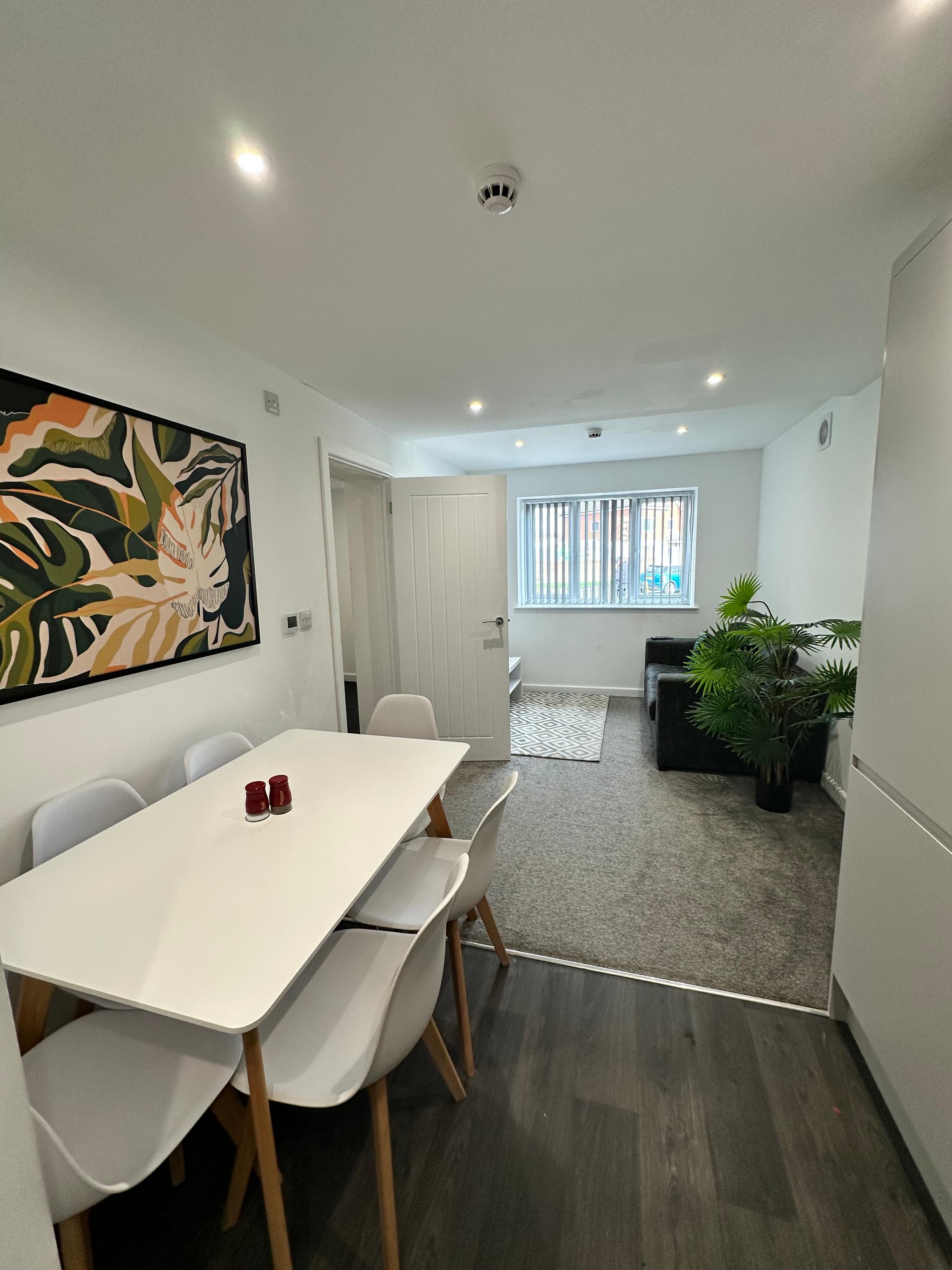 Modern and Comfortable 2 Bed Apartment3