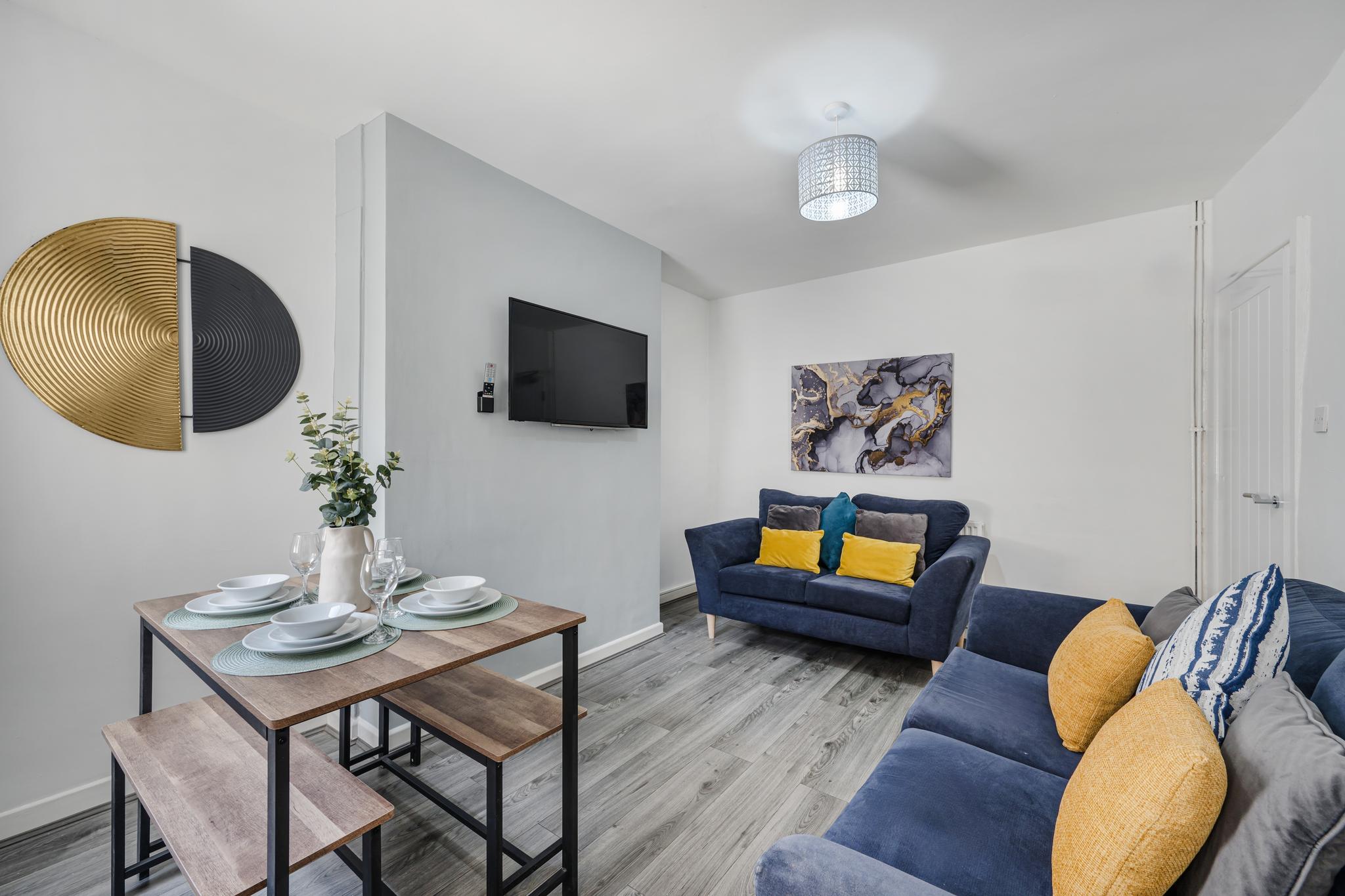 Cameron House | Air Host & Stay | 3BR sleeps 72