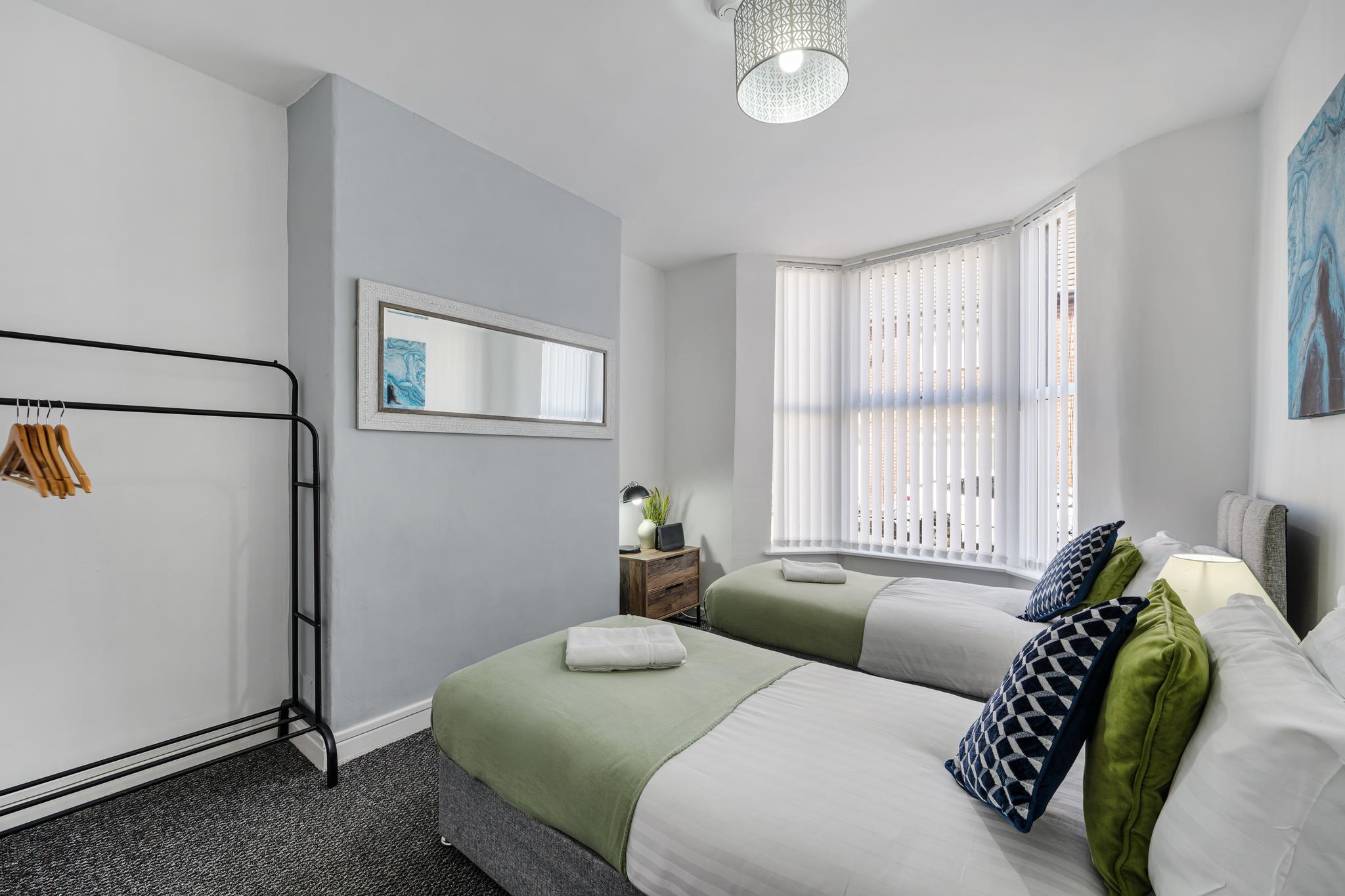 Cameron House | Air Host & Stay | 3BR sleeps 73