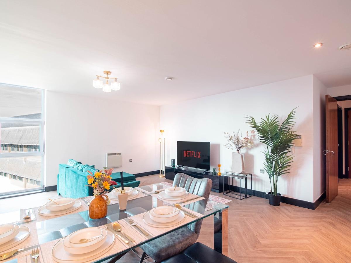Leeds Luxury 2-Bed Apartment |Heart of City Centre3