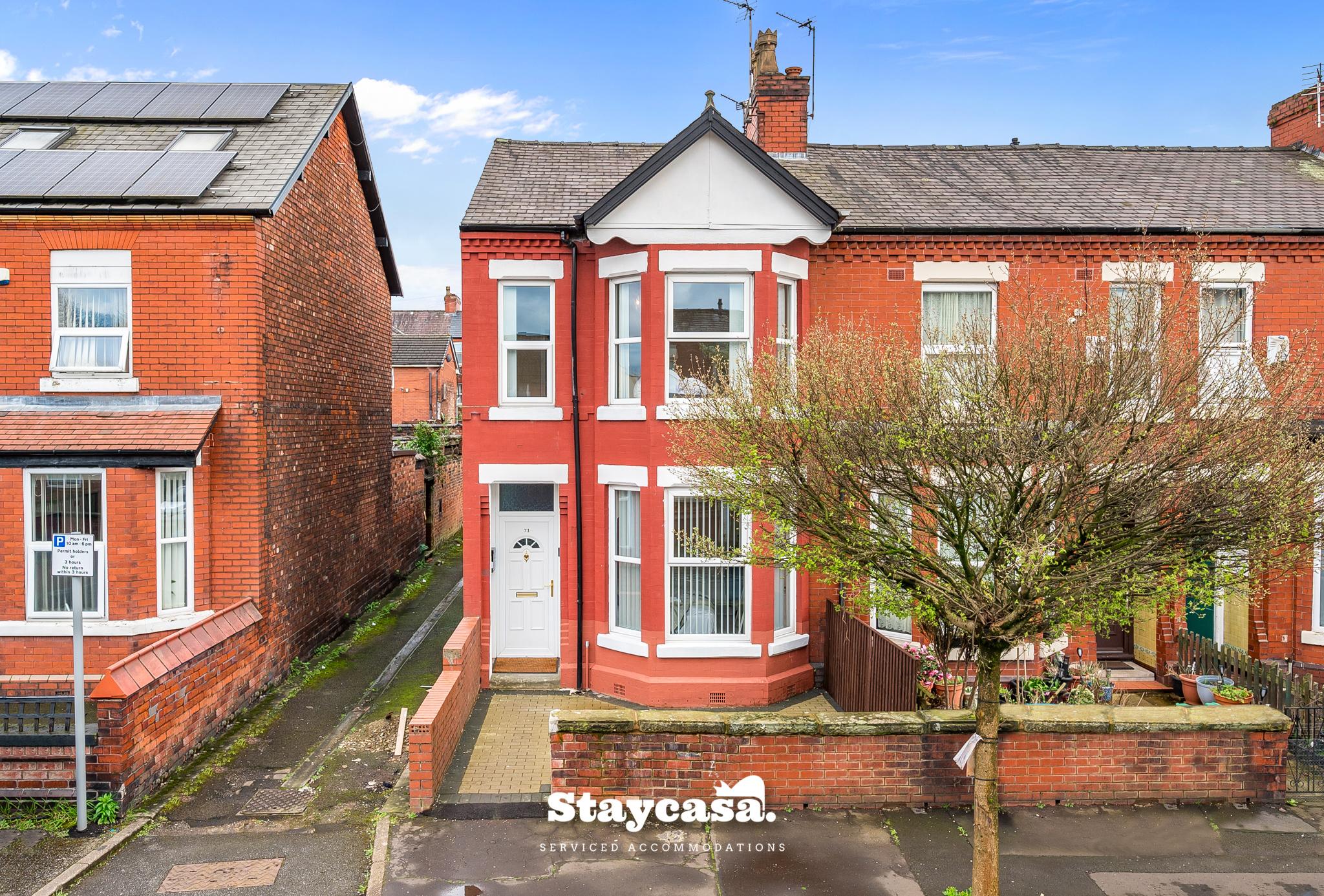 Urban Oasis Spacious 4-Bedroom Home in Manchester3