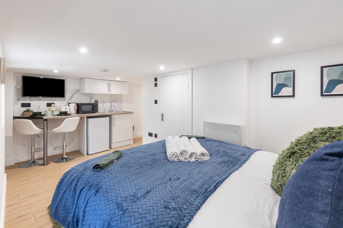 CozyGem Clapton Station fast Central London access2