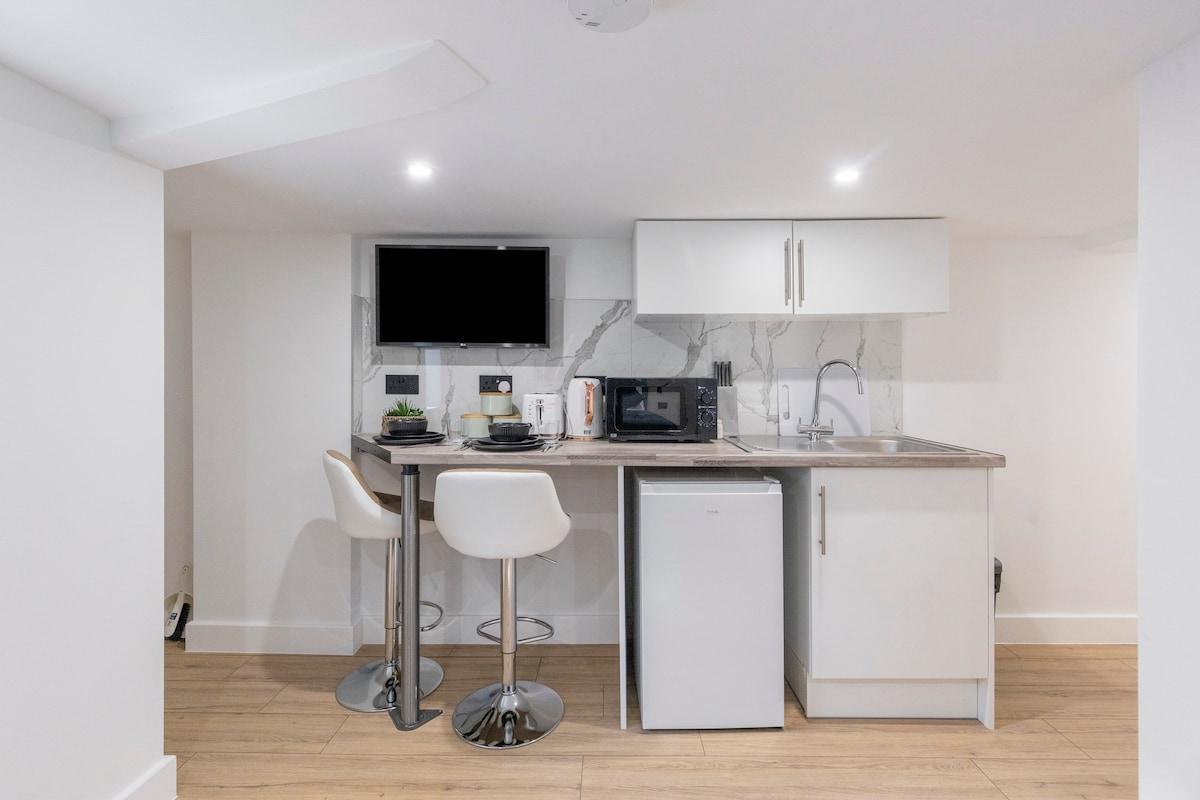 CozyGem Clapton Station fast Central London access6